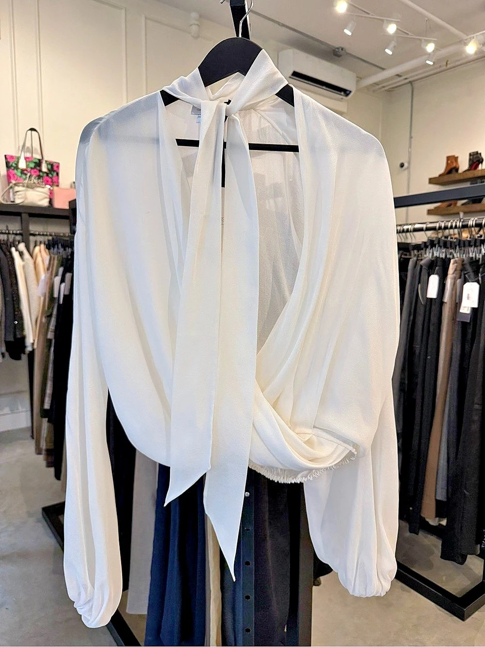 Giambattista Valli Bow Tie Neck White Blouse Like New
